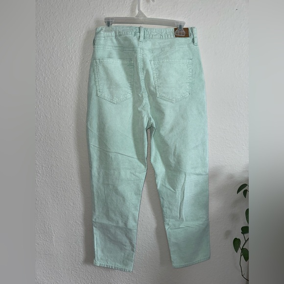 Mom Jeans - Picture 2 of 2